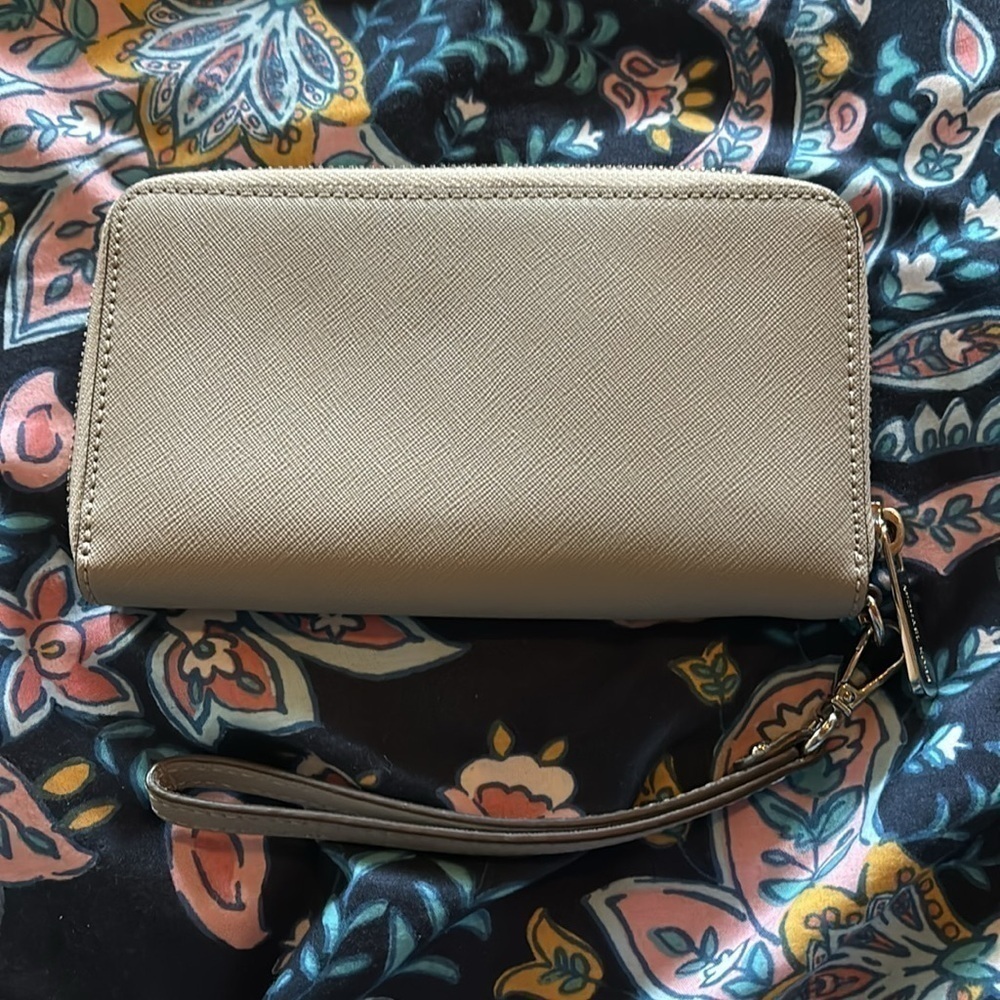 Michael Kors Jet Set wristlet wallet - Picture 3 of 4